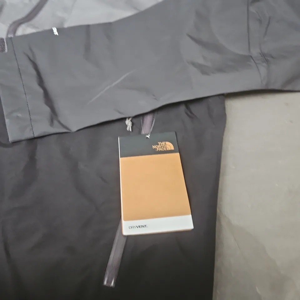 THE NORTH FACE LIGHTNING ZIP-IN JACKET – BLACK/SMOKE, MEDIUM (MEN)