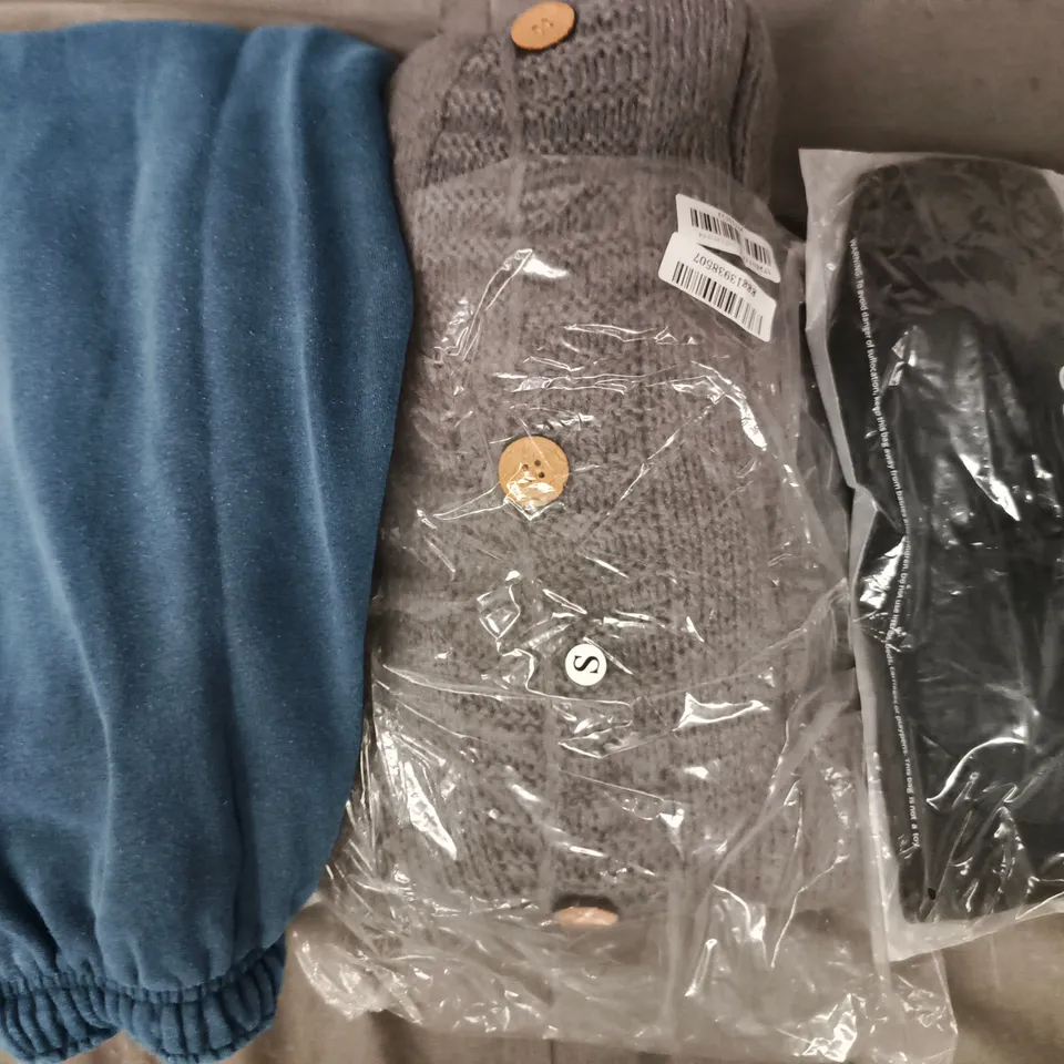 APPROXIMATELY 20 ASSORTED CLOTHING AND FASHION PRODUCTS IN VARIOUS STYLES AND SIZES - COLLECTION ONLY