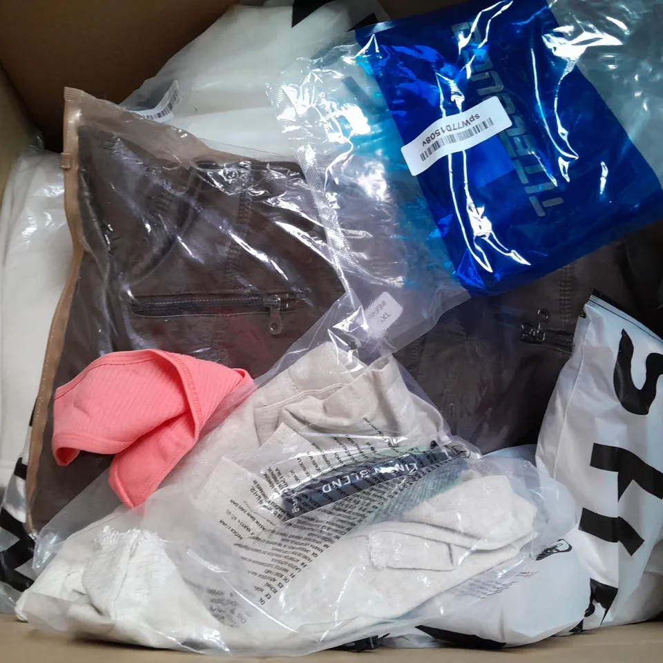 BOX OF APPROXIMATELY 25 ASSORTED CLOTHING ITEMS TO INCLUDE - SOCKS , UNDERWEAR , BUM BAG ETC