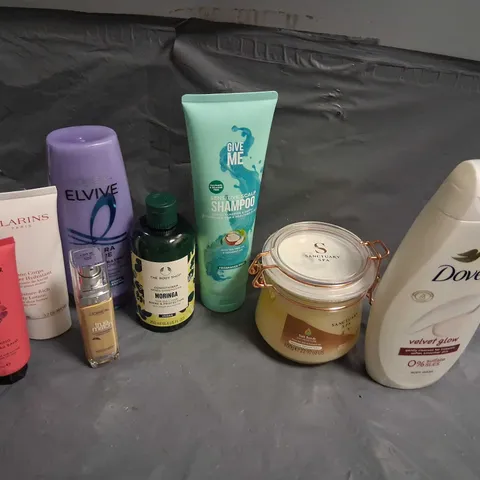 APPROXIMATELY 35 ASSORTED HEALTH AND BEAUTY PRODUCTS TO INCLUDE; GIVE ME, LOREAL, DOVE AND TED BAKER