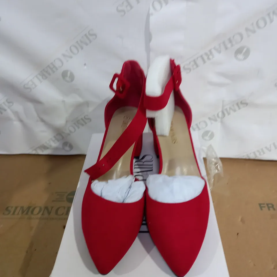 DREAM PARIS ANNEE RED SUEDE BLOCK HEEL SHOES  SIZE 9