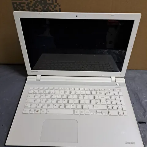 UNBOXED TOSHIBA SATELLITE L50 LAPTOP - WHITE