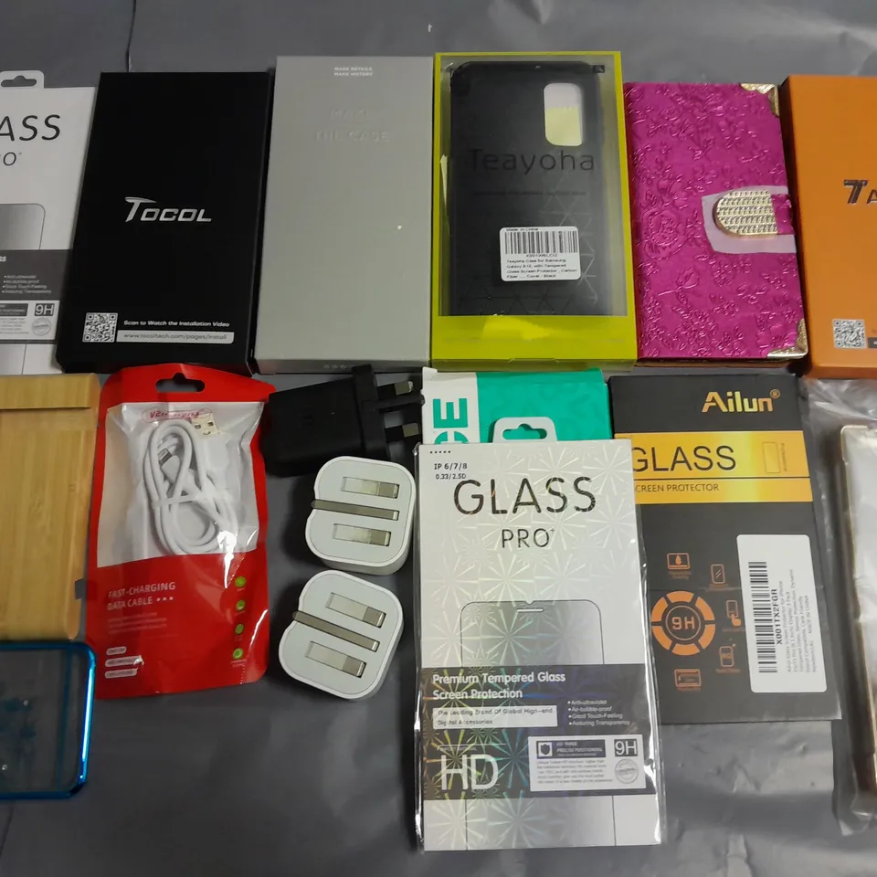 LOT OF ASSORTED MOBILE PHONE ACCESSORIES TO INCLUDE CASES, SCREEN PROTECTORS AND CHARGERS