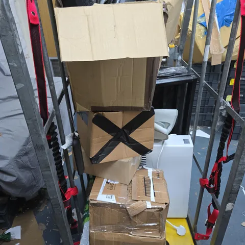 CAGE OF APPROXIMATELY 10 ASSORTED ITEMS TO INCLUDE: HOMEDICS MASSAGER 