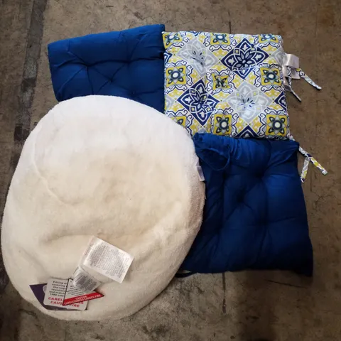 PALLET CONTAINING ASSORTED PILLOWS & CUSHIONS