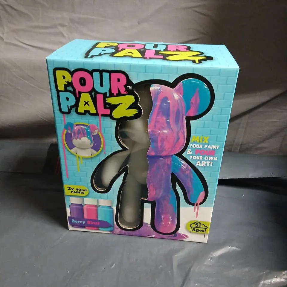 POUR PALZ PAINT KIT – BOXED