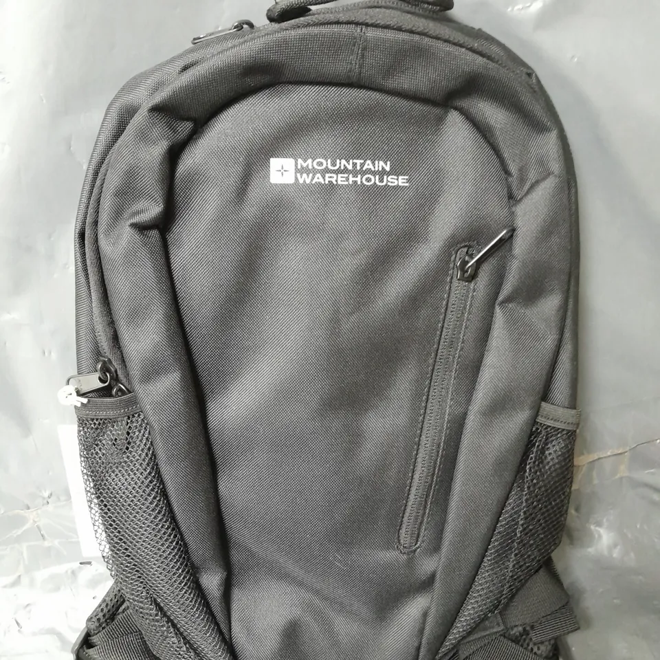 MOUNTAIN WAREHOUSE ESPIRIT 8L BACKPACK IN BLACK