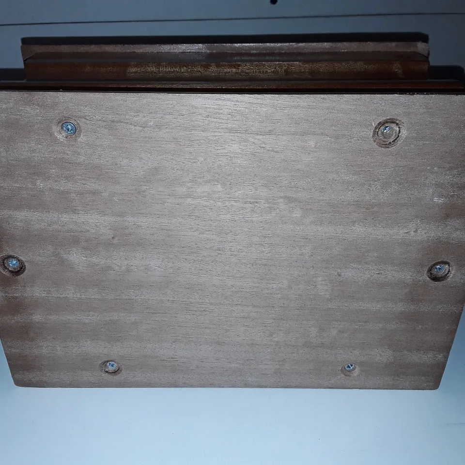 LOT OF 2 WOODEN BLOCKS - 28X20X16CM EACH