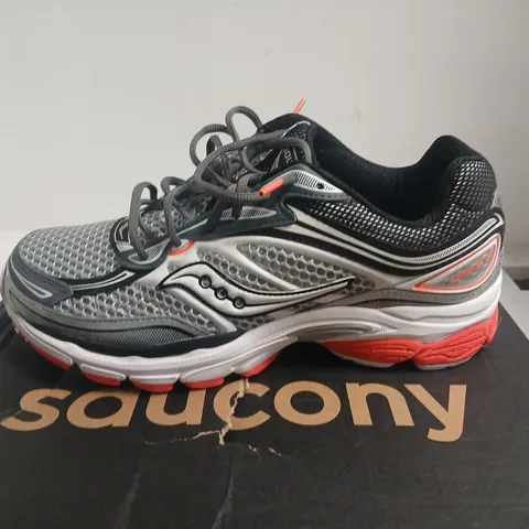 SAUCONY PROGRID OMNI 9 RUNNING SHOES – GREY/BLACK, UK 9 (MEN) / UK 9.5 (WOMEN)