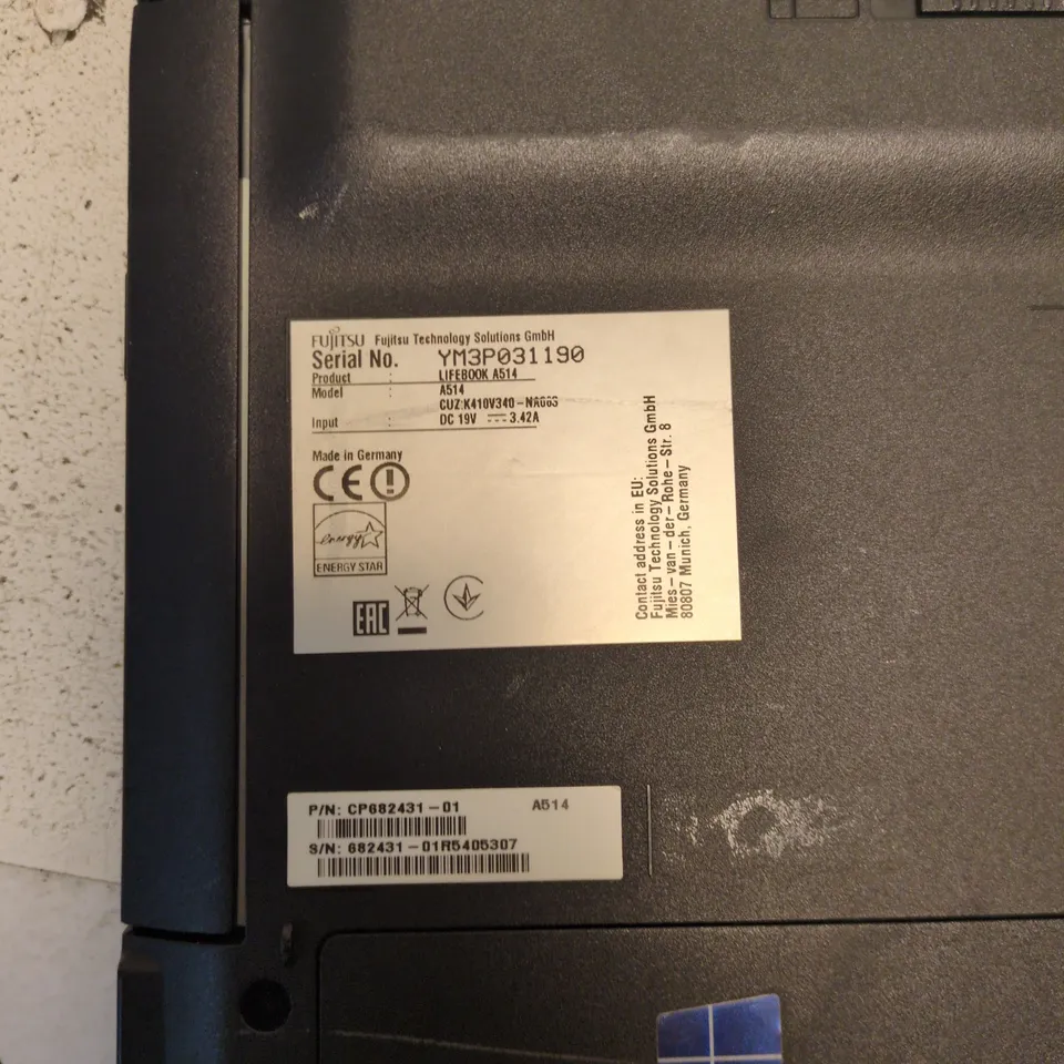 FUJITSU LIFEBOOK A514 LAPTOP - BLACK, UK KEYBOARD, WINDOWS 8 (FAULTY TOUCHPAD)