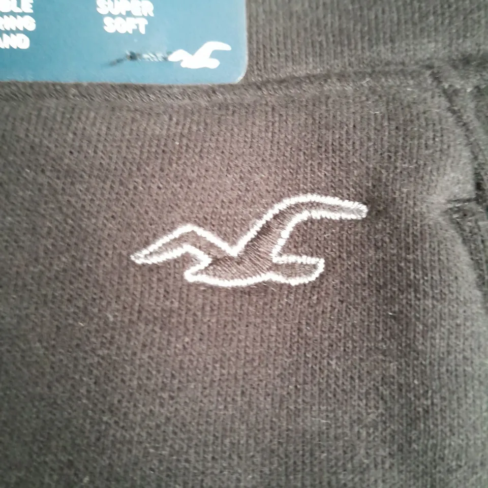 HOLLISTER JOGGERS IN BLACK - SMALL