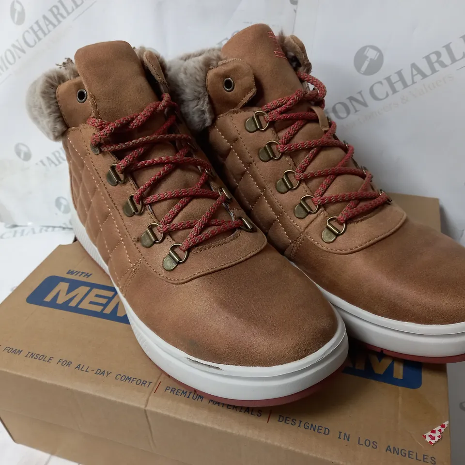 BOXED PAIR OF SKECHERS BOBS SKIPPER WAVE DIAMOND QUILTS BOOTS IN CHESTNUT UK SIZE 7