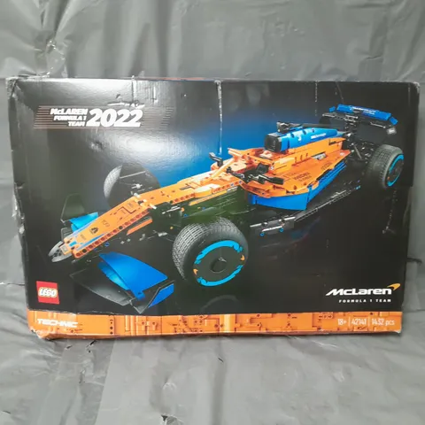 BOXED LEGO TECHNIC MCLAREN FORMULA 1 RACE CAR 2022 (42141)