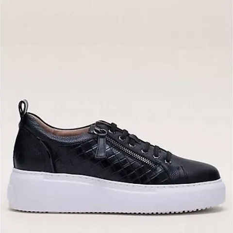 BOXED PAIR OF RUTH LANGSFORD LEATHER LUXE TRAINERS - SIZE 41