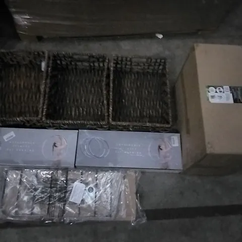 PALLET OF ASSORTED ITEMS INCLUDING M DESIGN FORMBU END TABLE WITH DRAWER, DETACHABLE FITNESS FAT BURNER HOLD HOOP, M DESIGN PLASTIC JEWELLERY BOX, M DESIGN WICKER STORAGE BOX, M DESIGN WIRE BASKET