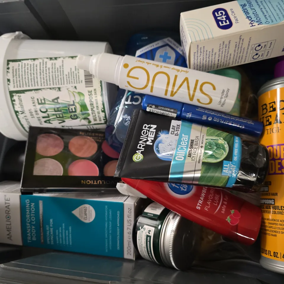 APPROXIMATEY 15 ASSORTED HEALTH AND BEAUTY PRODUCTS TO INCLUDE ALOE VERA GEL, SLICK GORILLA CREAM, AND SANEX SHOWER CREAM ETC. 