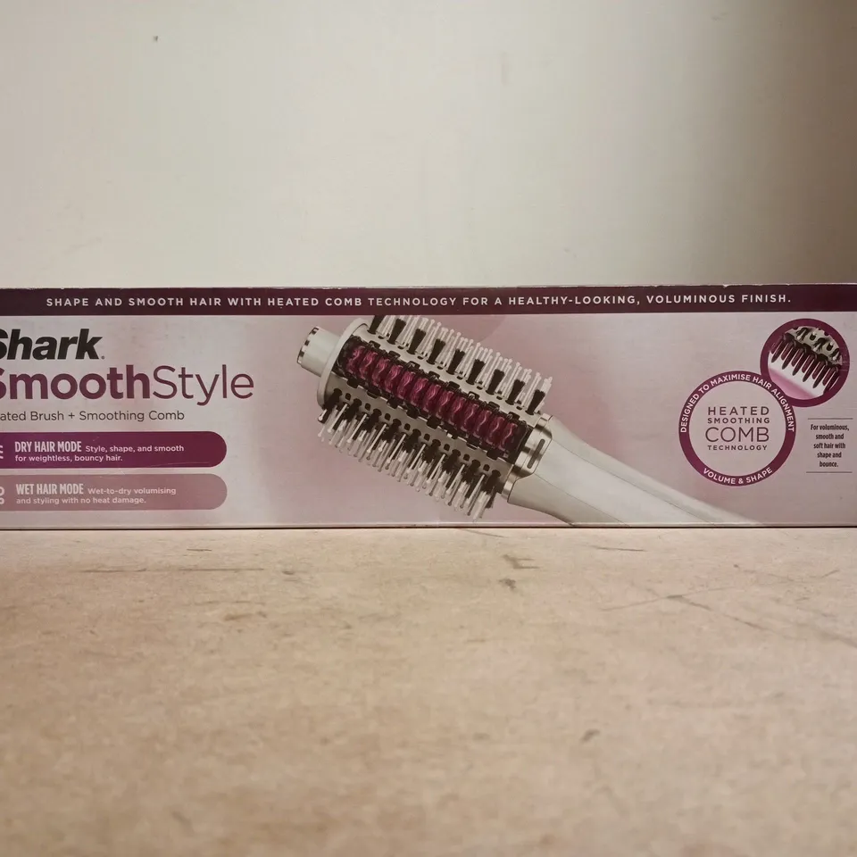 BOXED SHARK SMOOTH STYLE HEATED BRUSH + SMOOTHING COMB
