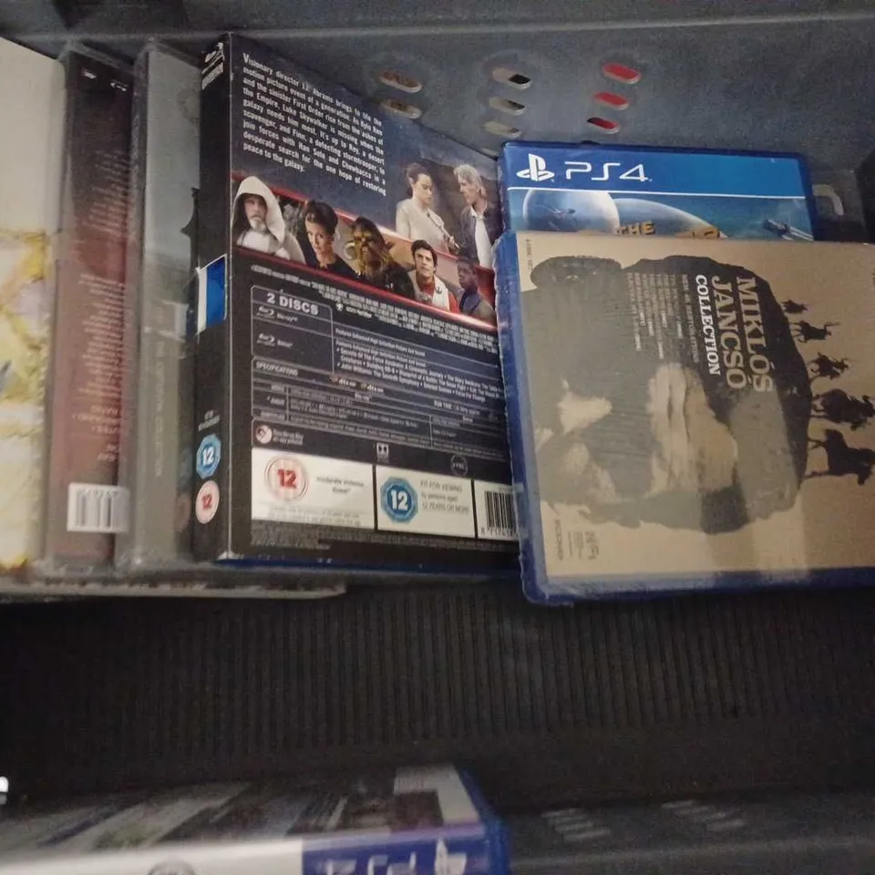 TOTE OF APPROXIMATELY 14 ASSORTED DVD'S & VIDEO GAMES TO INCLUDE -  PS4 BATTLEFIELD 1 , PS4 CALL OF DUTY WWII , PS4 FIFA 18 ETC