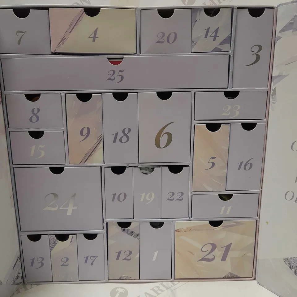 GLOSSYBOX FREEZE THE MOMENT ADVENT CALENDAR 