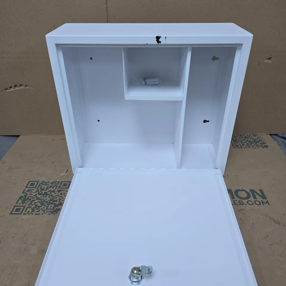 WHITE WALL-MOUNTED MEDICINE CABINET