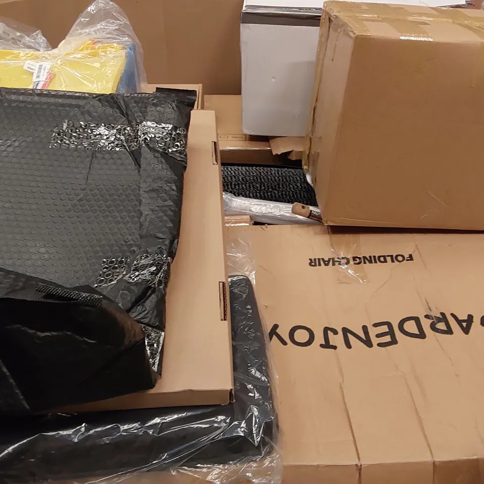 PALLET OF ASSORTED ITEMS INCLUDING: CONVECTOR HEATER, ESPRESSO COFFEE MACHINE, LARGE RUG, AIR VENT GATE, CHILDREN'S SUITCASE 