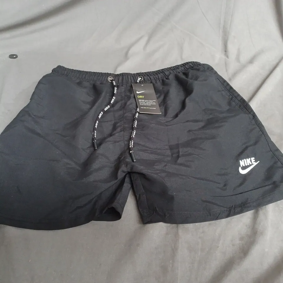 NIKE BLACK DRAWSTRING SHORTS – SIZE M