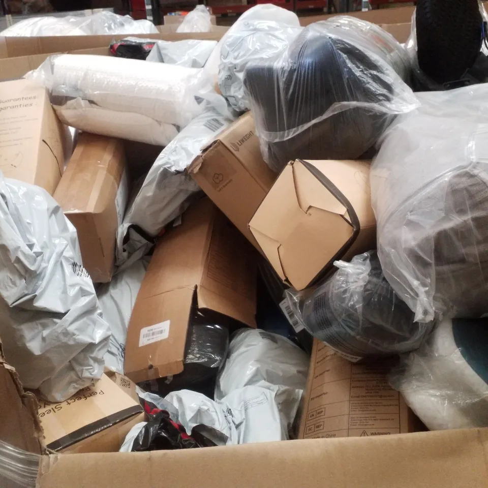 PALLET CONTAINING ASSORTED PILLOWS & CURTAINS