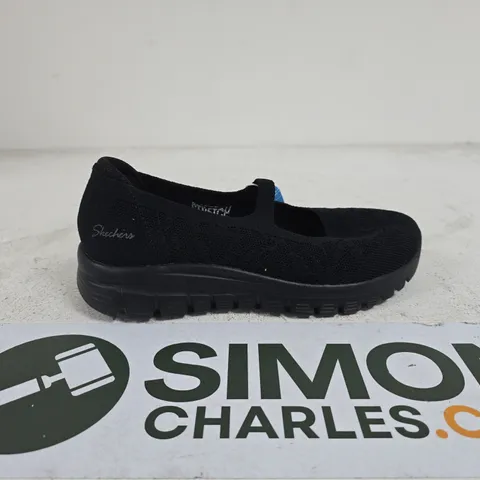 SKECHERS STRETCH FIT AIR COOLED MEMORY FOAM UK 4 BLACK TRAINERS UNBOXED