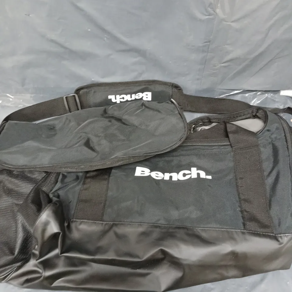 BENCH HOLDALL BAG IN BLACK 