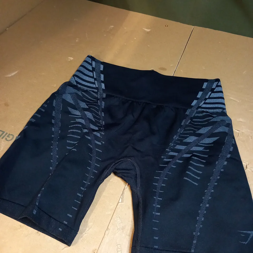 BLACK GYMSHARK SHORTS SIZE L