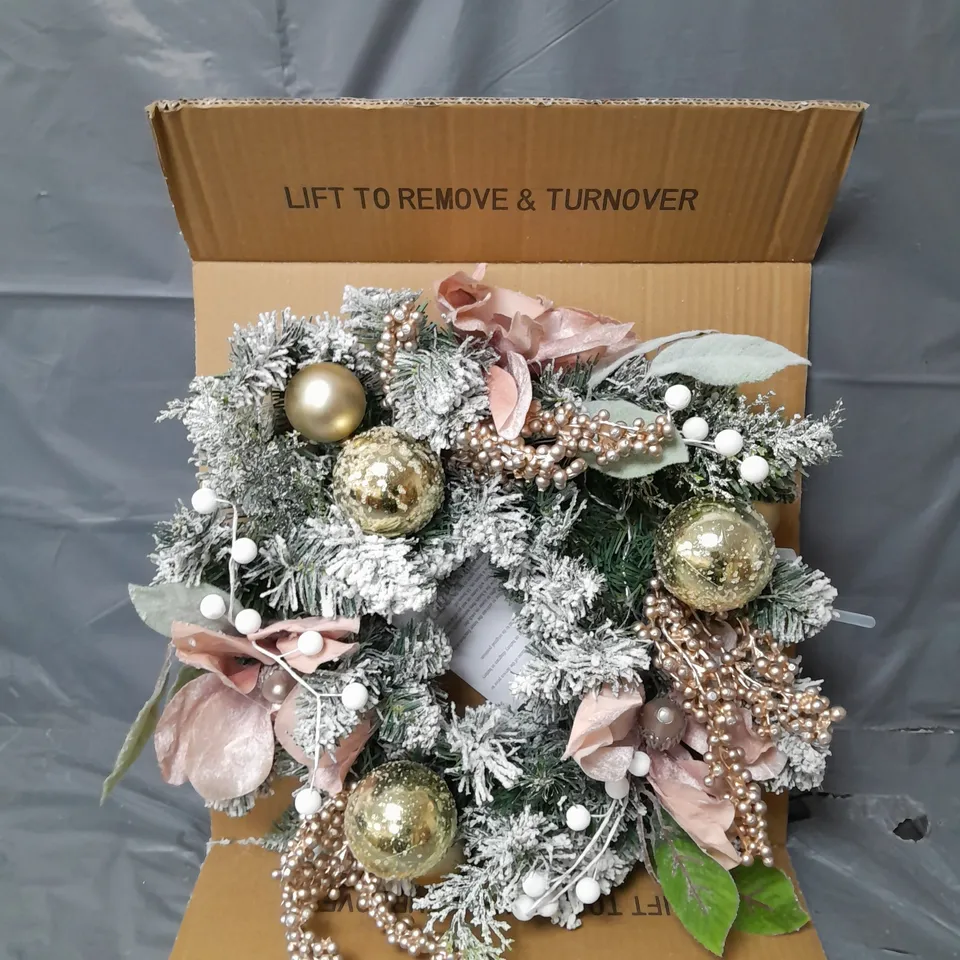 WINTER ROSE LIT CHRISTMAS WREATH RRP £35.99