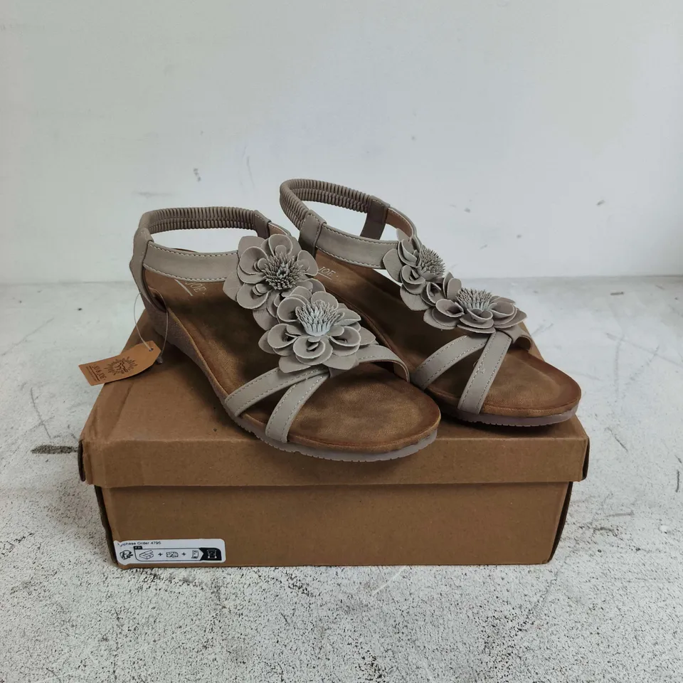 JO & JOE BLOOMSBURY BEIGE SANDALS – UK 6