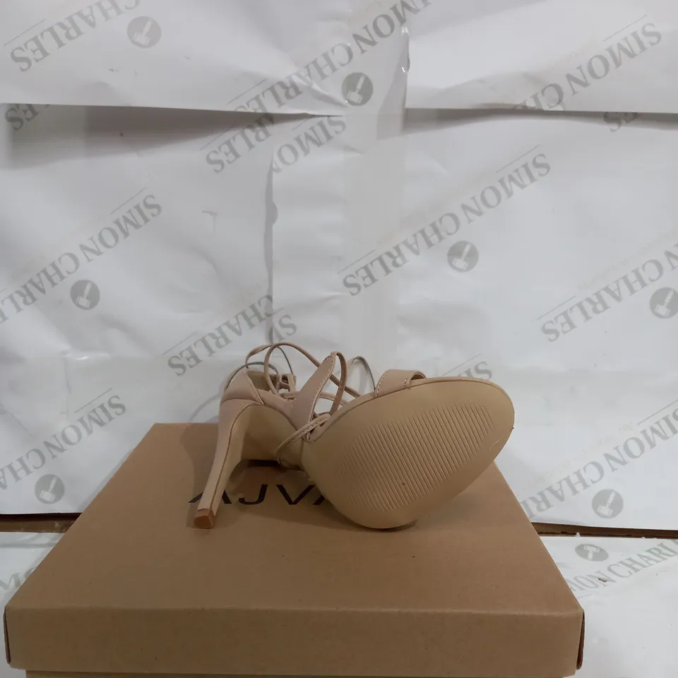 AJVANI STARLIN1 IN NUDE - SIZE 6