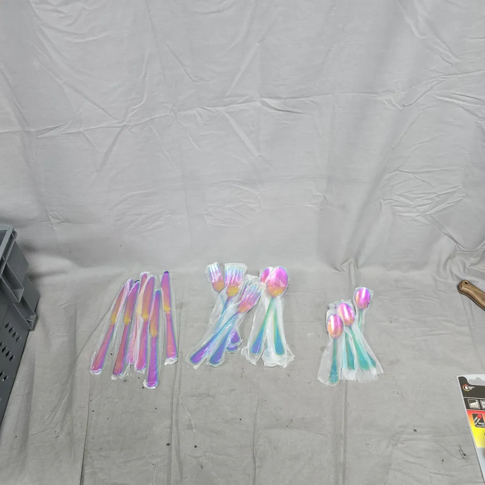 MULT-COLOURED UTENSIL SET (EACH UTENSIL X6)