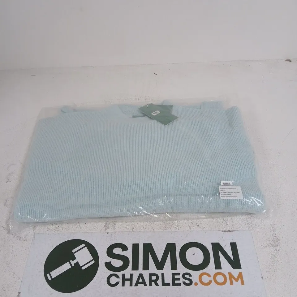 BOX OF APPROXIMATELY 20 LA MAREY KNITTED JUMPERS LIGHT BLUE SIZES MAY VARY