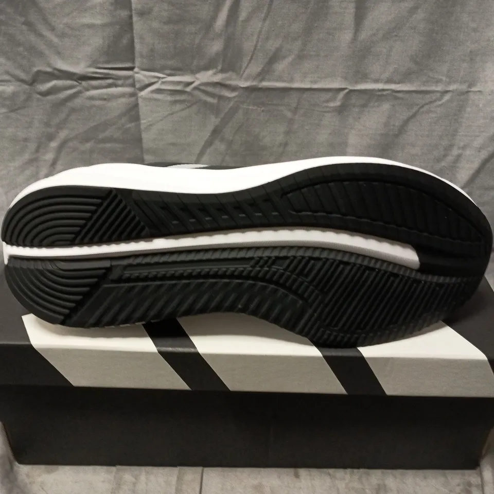 BOXED PAIR OF ADIDAS GALAXY 7 M TRAINERS IN GREY - UK 8.5