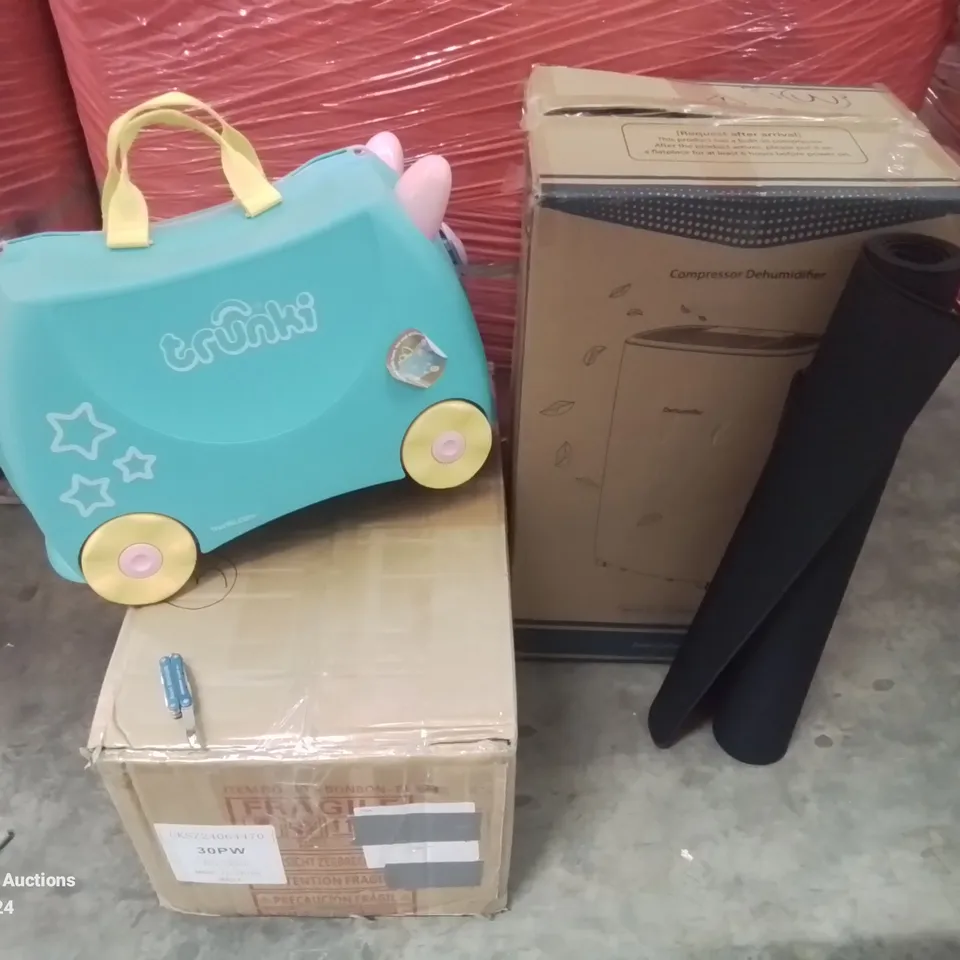PALLET OF ASSORTED HOUSEHOLD AND ELECTRICAL ITEMS TO INCLUDE KEYBOARD MAT, TRUNKIE AND DEHUMIDIFIER 