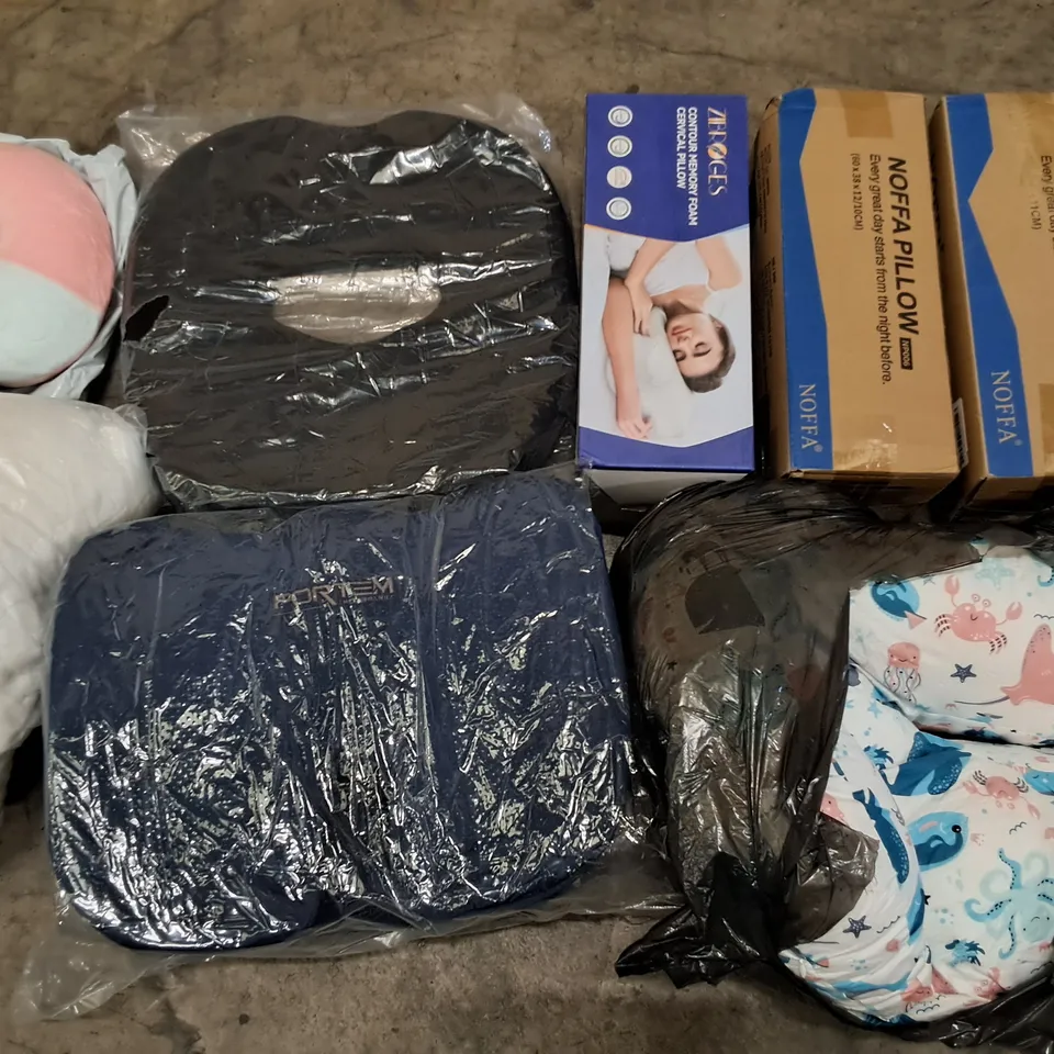 PALLET OF ASSORTED HOME FABRIC ITEMS TO INCLUDE MEMORY FOAM AND U-SHAPED PILLOWS