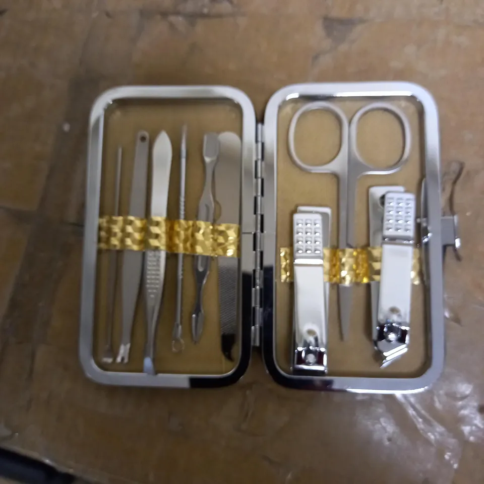 GOLD MANICURE SET