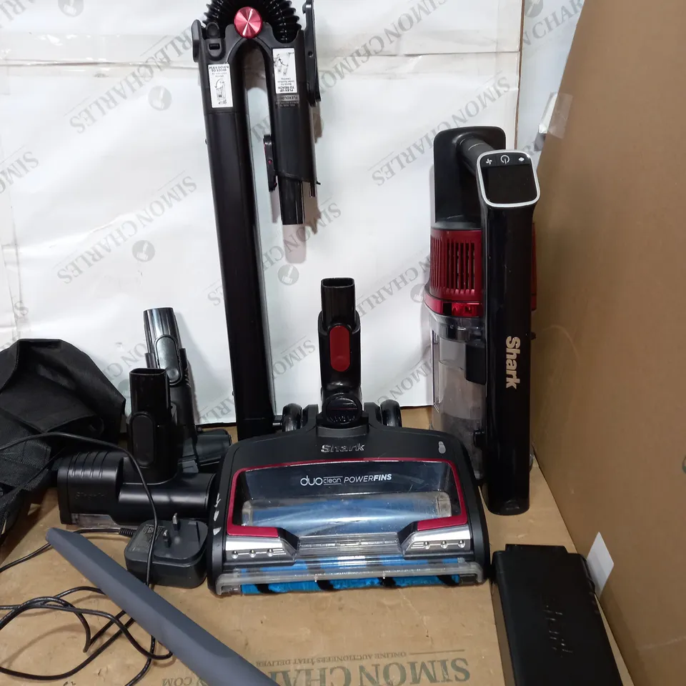SHARK CORDLESS VACUUM IZ300UKT