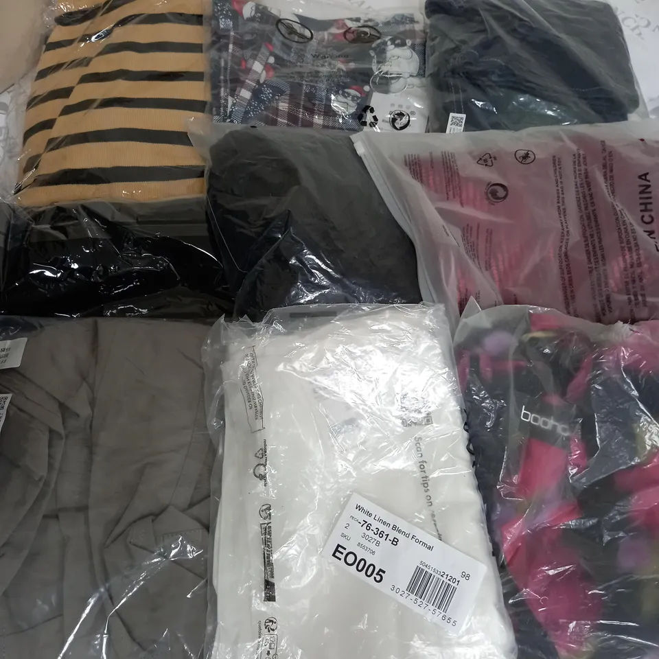 LARGE QUANTITY OF ASSORTED BAGGED CLOTHING ITEMS TO INCLUDE BOOHOO AND NEW LOOK
