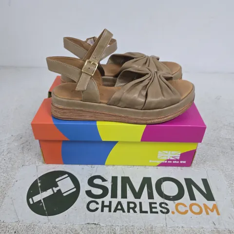 BOXED PAIR OF ADESSO ITALIA LEATHER SANDALS IN BISCUIT - SIZE 39