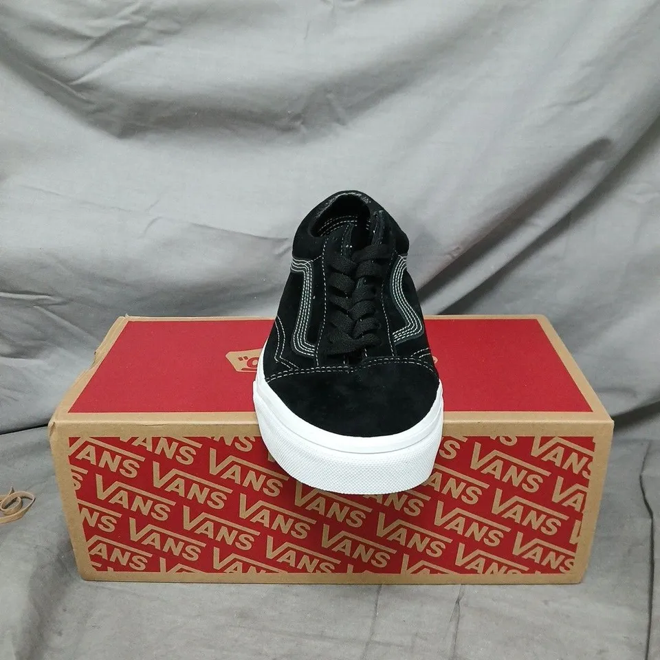 VANS SNEAKERS – BLACK SUEDE, WHITE SOLE - SIZE 5