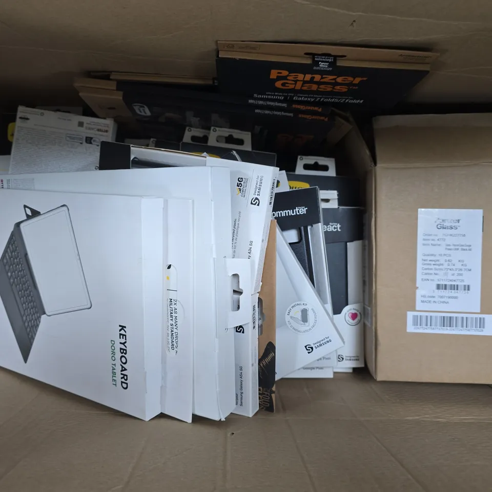 APPROXIMATELY 30 ASSORTED TABLET/PHONE CASES & SCREEN PROTECTORS TO INCLUDE OTTER DEFENDER DROP+ FOR IPAD 10TH GEN, DORO TABLET KEYBOARD CASE, PANZER GLASS PIXEL7 SCREEN PROTECTOR, ETC