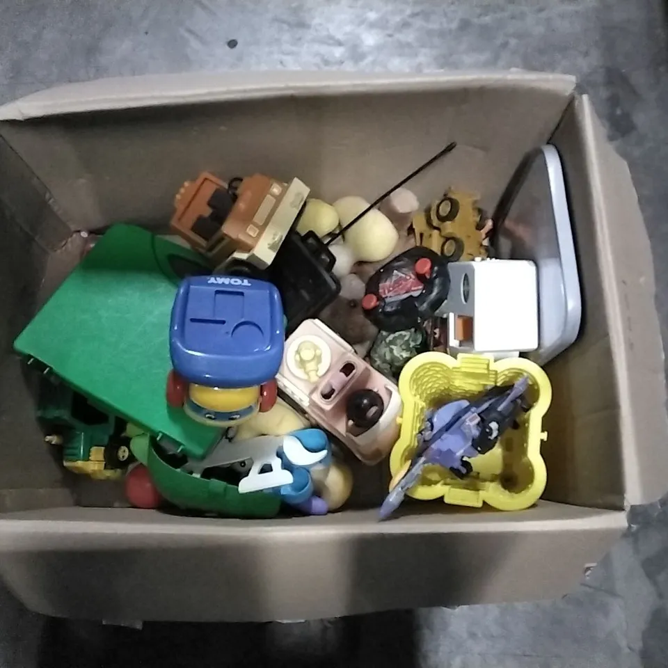 BOX CONTAINING LARGE AMOUNT OF CHILDREN'S TOYS