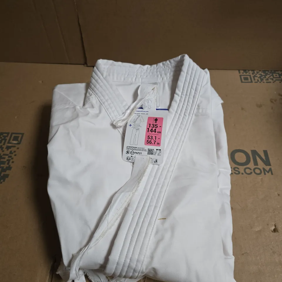 DECATHLON KARATE 100 JR KIDS KARATE GI WITH BELT – WHITE (135-144 CM)