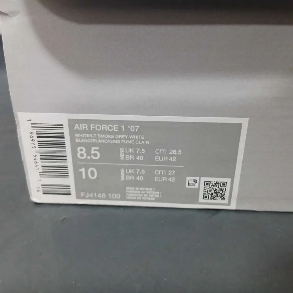 NIKE AIR FORCE 1 '07 WHITE/LIGHT SMOKE GREY-WHITE, UK 7.5 (US 8.5)