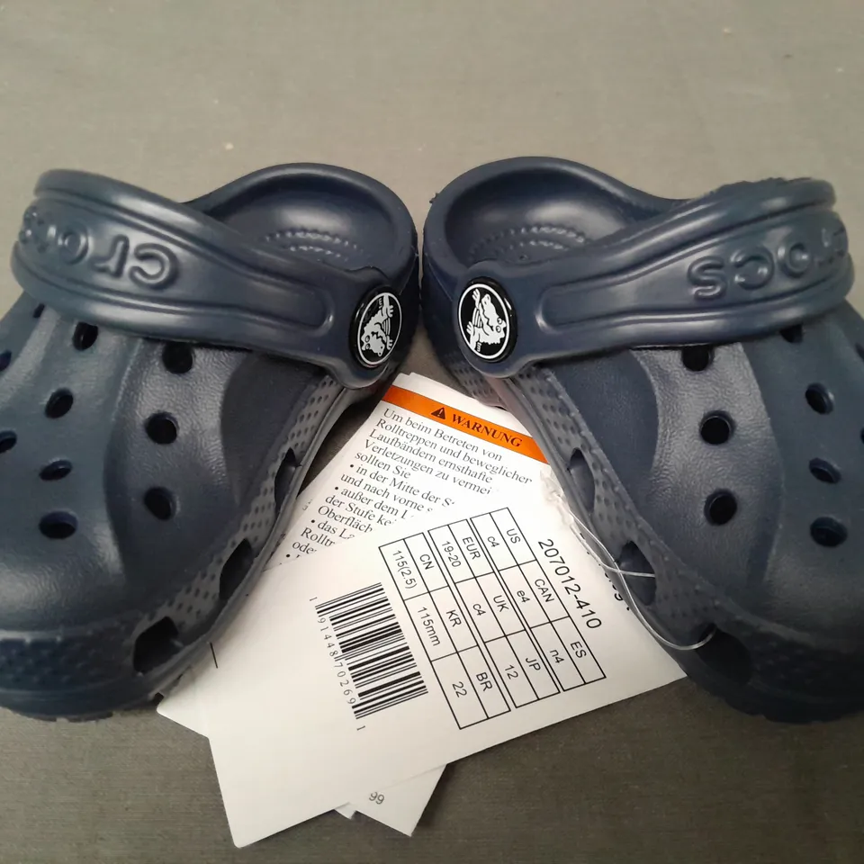 BOXED PAIR OF CROCS INFANT'S BAYA CLOGS IN NAVY UK SIZE C4