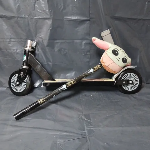 STAR WARS INLINE SCOOTER WITH GROGU SQUISHLE