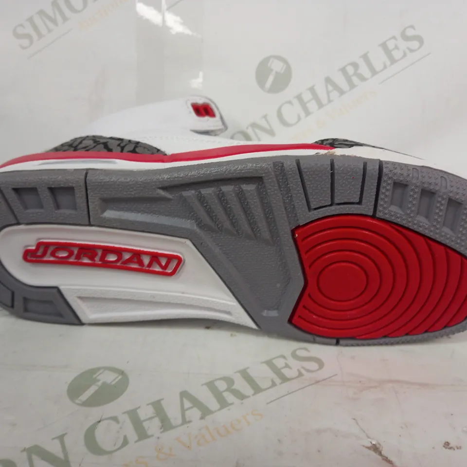 BOXED PAIR OF NIKE AIR JORDAN 3 RETRO SHOES IN WHITE/RED UK SIZE 5.5